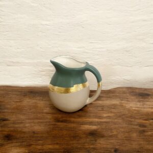 Pichet décoratif vert kaki et beige doré