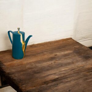 Carafe décorative bleue et dorée