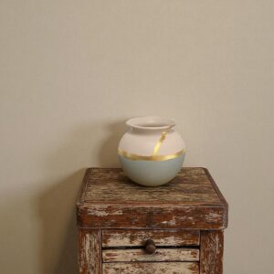 Vase vert amande et doré