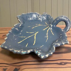 Plat décoratif bleu vieilli et doré