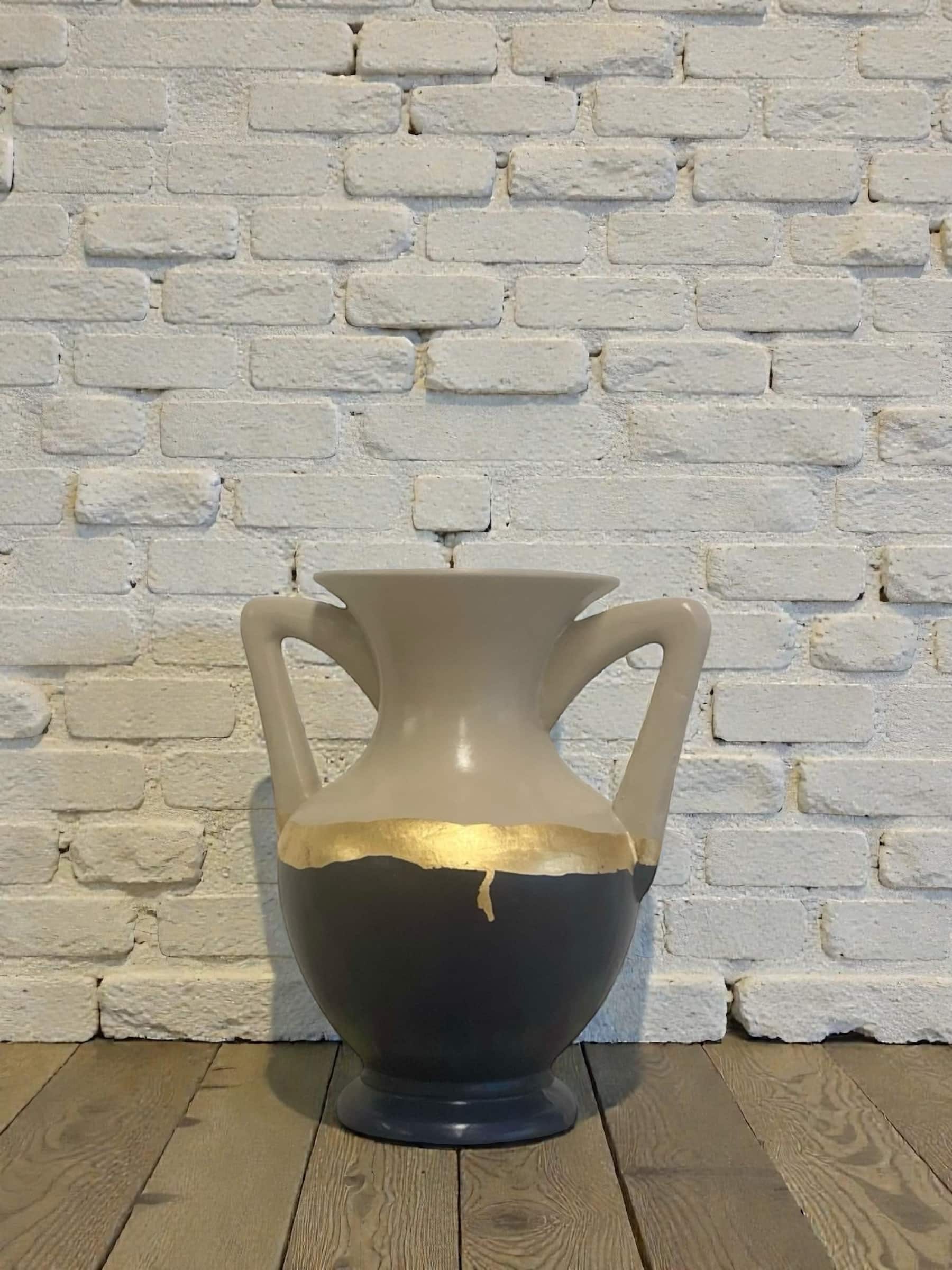 Pichet bleu nuit, beige et liseré en feuille d’or