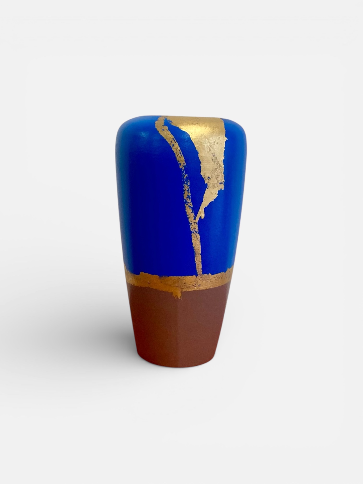 Vase décoratif relooké bleu electrique et marron glacé avec feuille d’or – Image 3