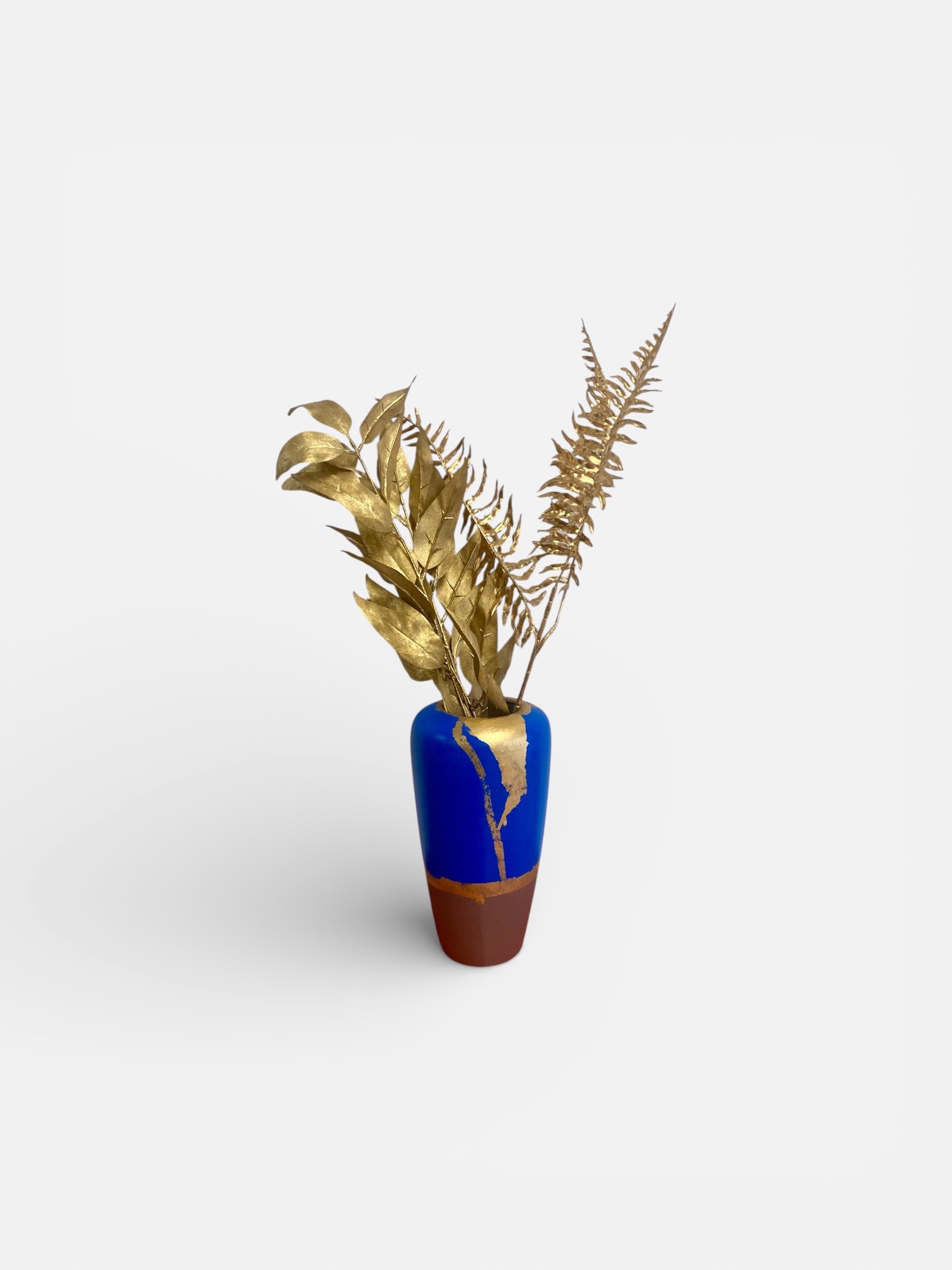 Vase décoratif relooké bleu electrique et marron glacé avec feuille d’or – Image 2