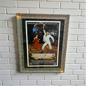 Cadre ancien relooké avec affiche du film La Fièvre du Samedi Soir – Pièce unique