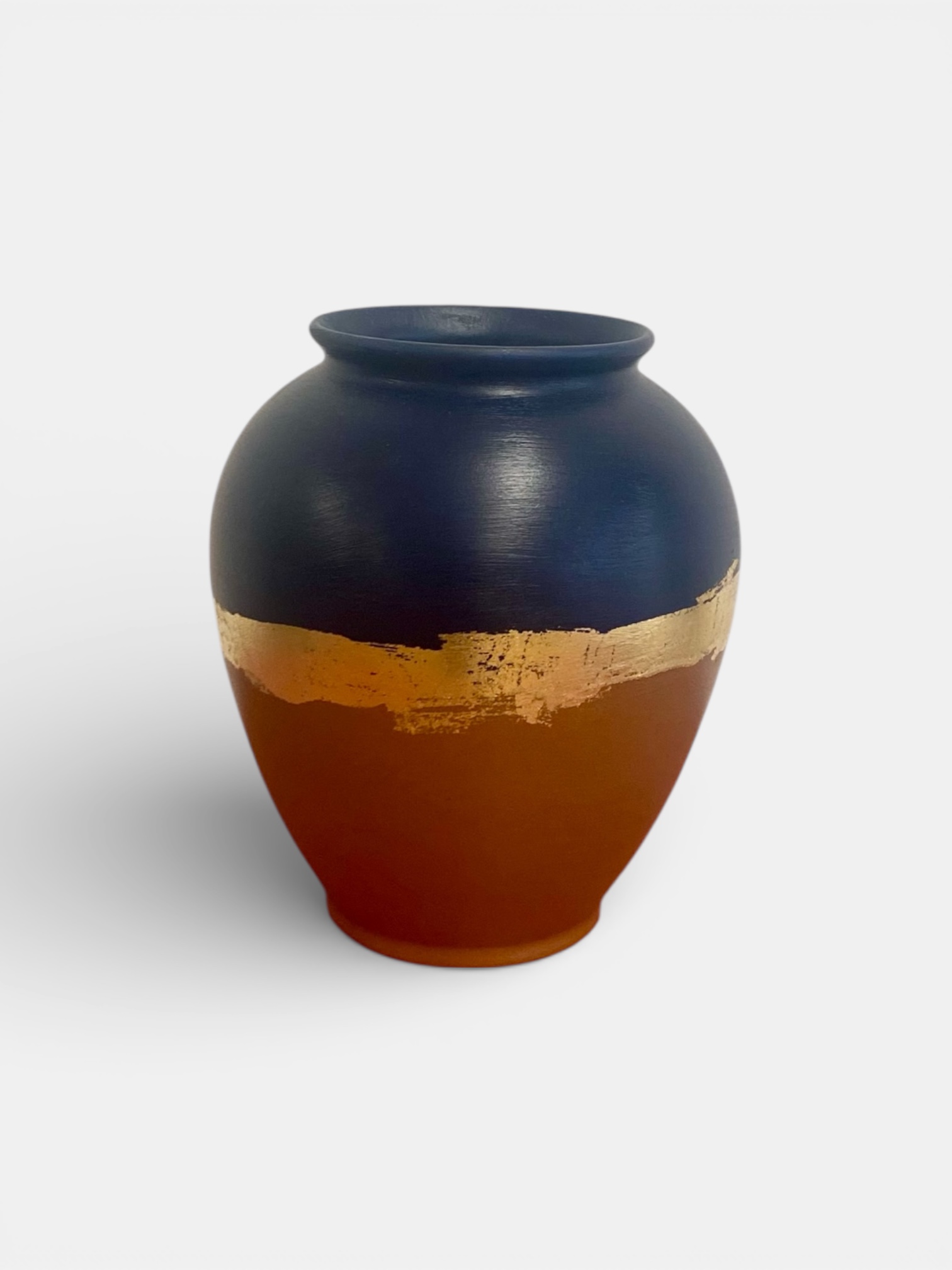 Vase terracotta et bleu marine relooké – Liseré en feuille d’or – Image 2