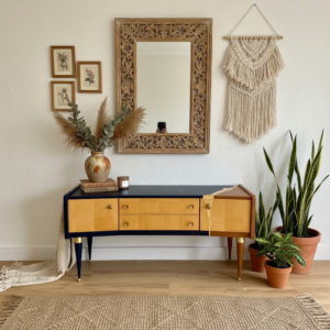 Enfilade vintage années 50 relooké bleu marine, terracotta et feuille d’or