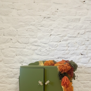 Cabinet d'appoint vert olive & tufting — By Léo x Mona