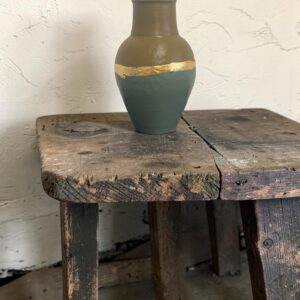 Vase relooké kaki et vert euphorbe — feuille d'or — Pièce unique