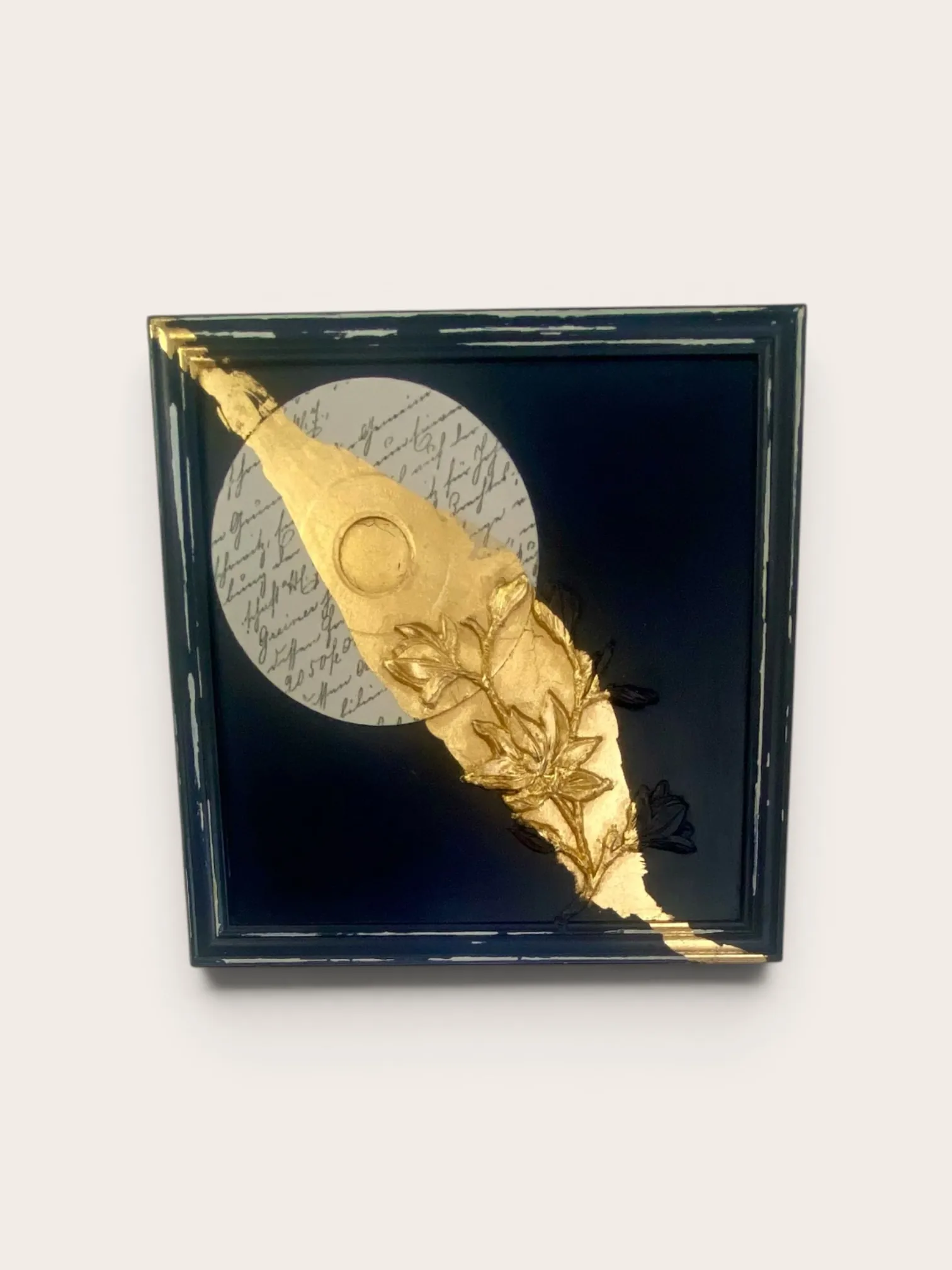 Cadre mural doré bleu marine pour vinyle, vue d'ensemble